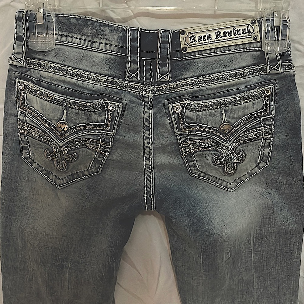 Hanaya Size 27, ankle skinny Jean.  With jewels.